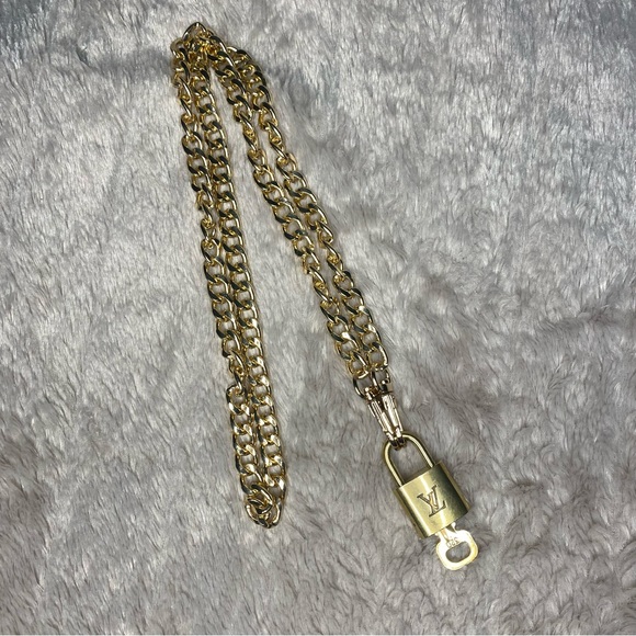 LV Lock and Key #320 - Picture 2 of 5